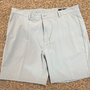 Vineyard Vines Men's Performance 7 inch Light Gray Flat Front Shorts